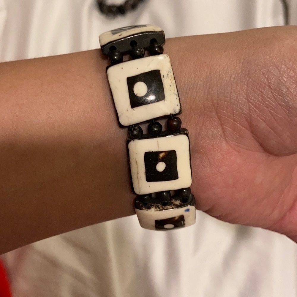Bracelets - Picture 4 of 8